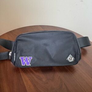 lululemon Everywhere Black Belt Bag with Purple University of Washington W Logo